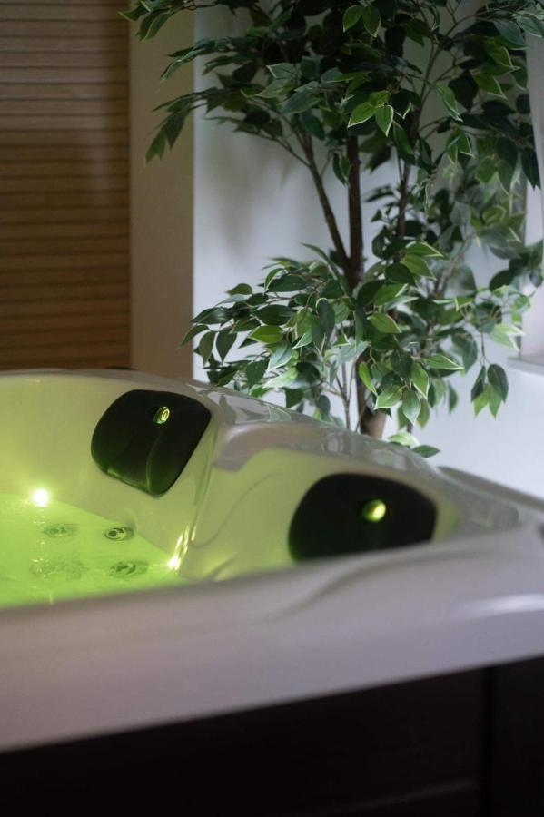 Spa Palawan Prive Avec Jacuzzi Et Sauna Liege Hotel Luaran gambar