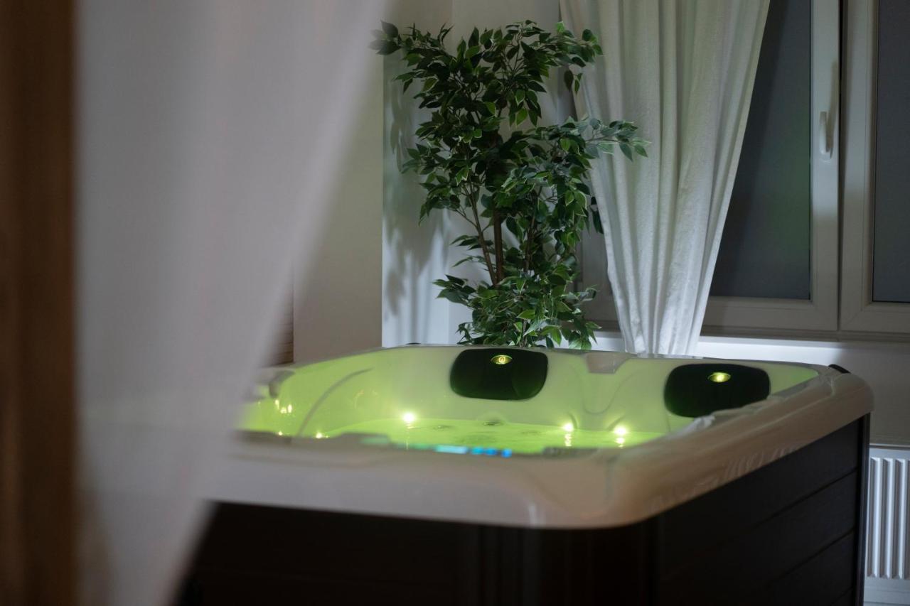 Spa Palawan Prive Avec Jacuzzi Et Sauna Liege Hotel Luaran gambar